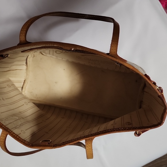 Authentic LV Purse With an Authenticated card From Poshmark. - Picture 8 of 9